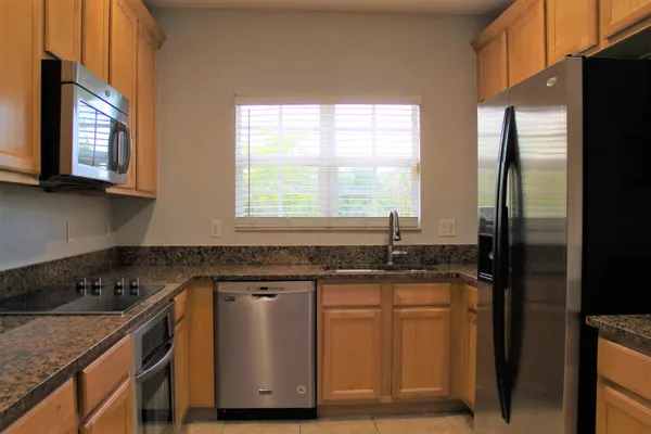 $2,850 | 531 South Federal Highway, Unit 17, Lake Worth Beach, FL 33460