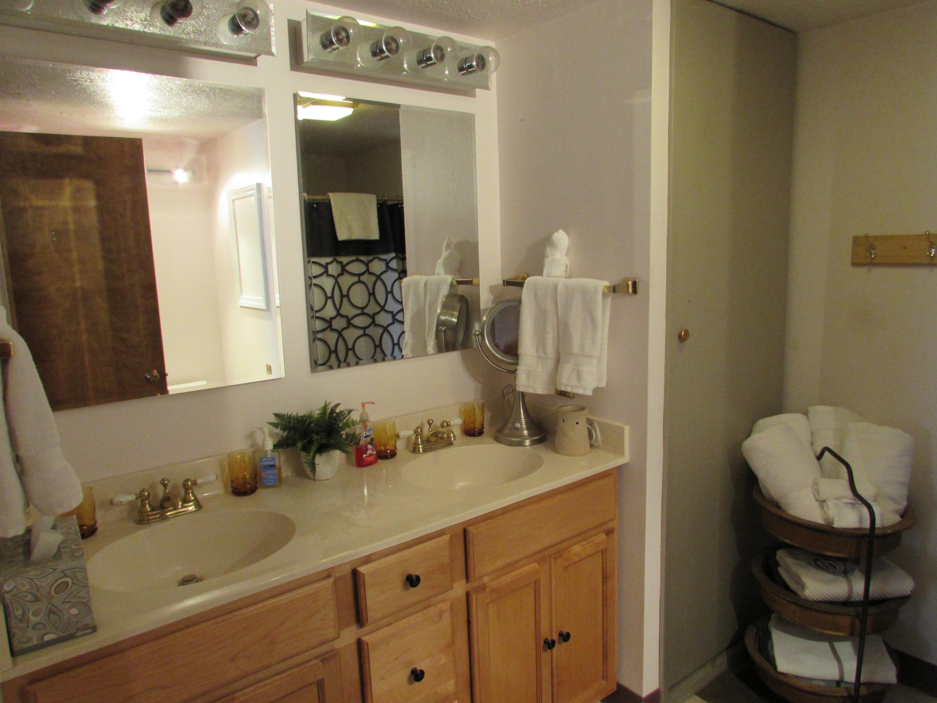 152168 Conestoga Road La Pine, OR 97739 - Photo 20 of 36 Upstairs Master Bath