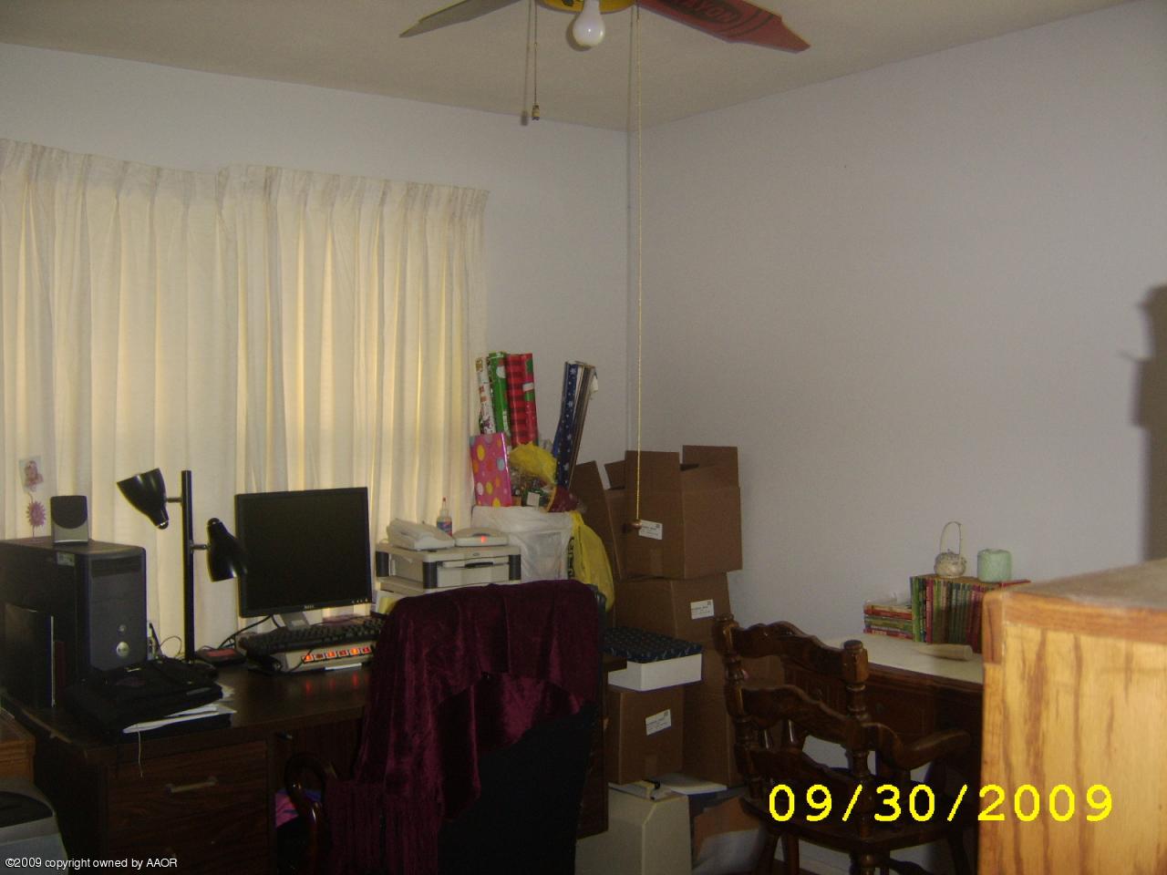 4706 South Bonham Street Amarillo, TX 79110 - Photo 8 of 9 a view of workspace with furniture