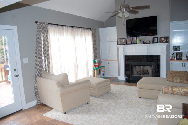 649 Southern Way Daphne, AL 36527 - Photo 3 of 29 Living Room