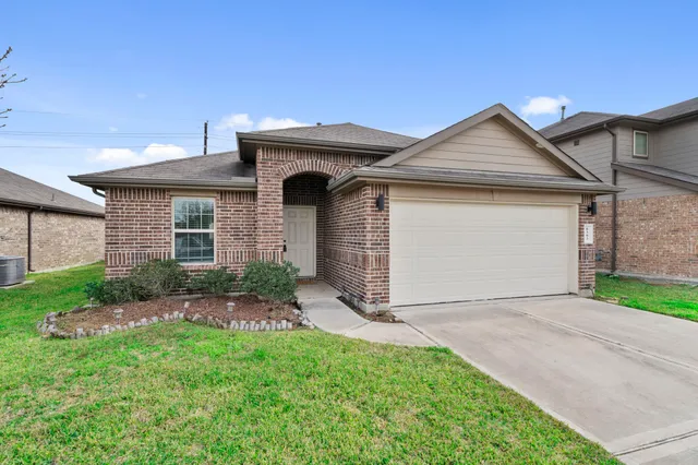 $2,000 | 8303 Amaryllis Court, Rosharon, TX 77583