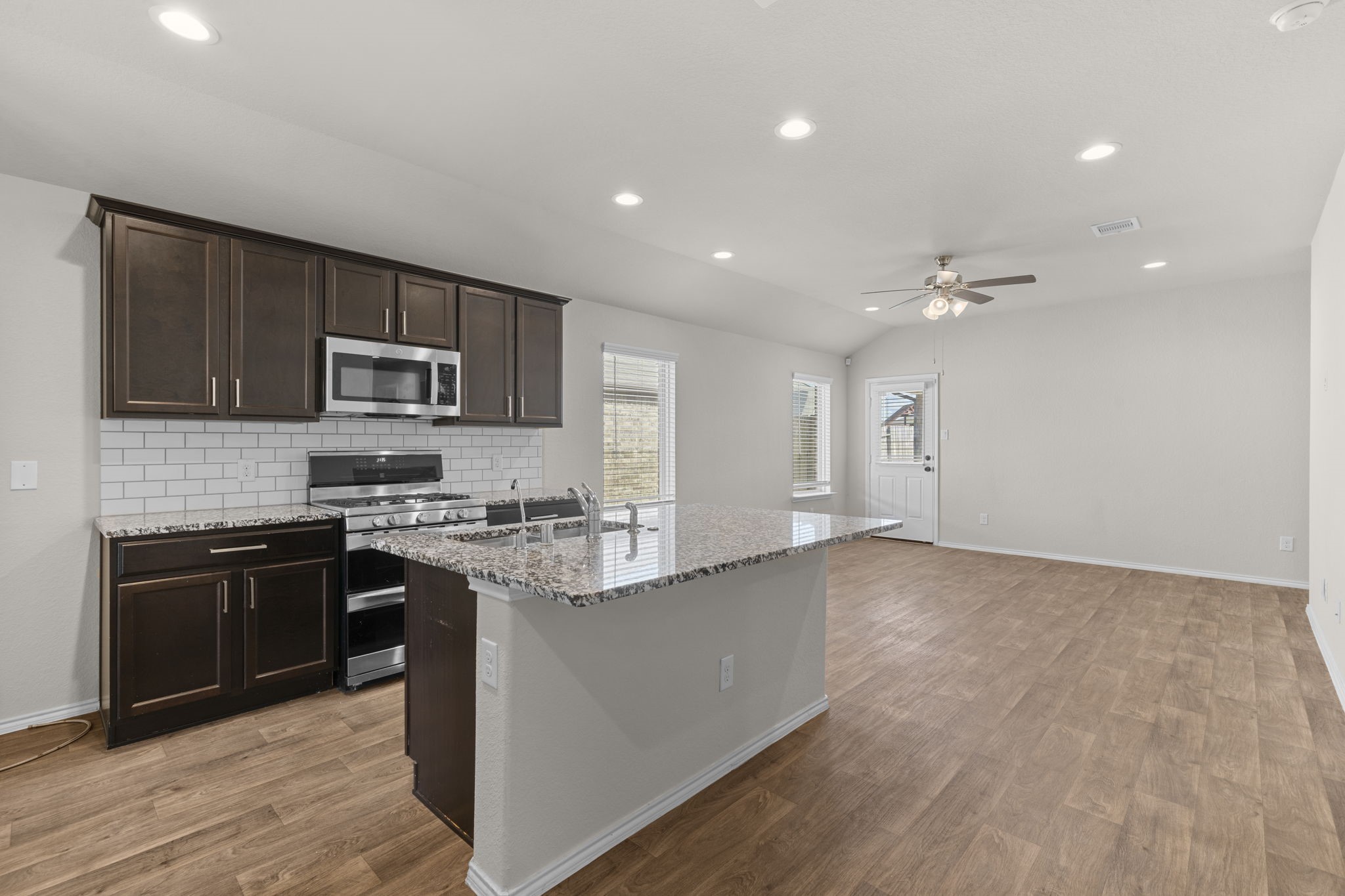 8303 Amaryllis Court Rosharon, TX 77583 - Photo 5 of 16