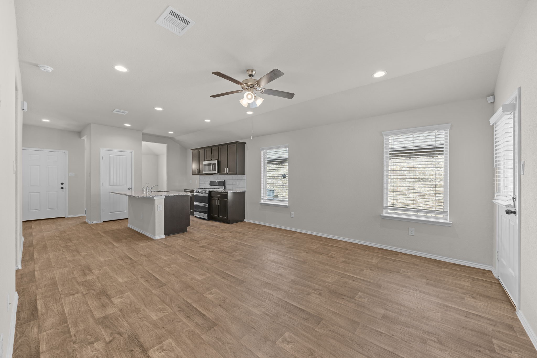 8303 Amaryllis Court Rosharon, TX 77583 - Photo 7 of 16