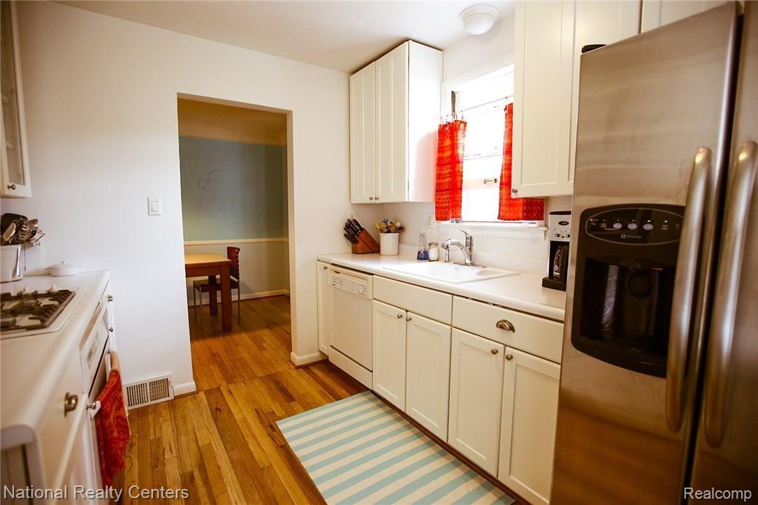 1852 Franklin Road Berkley, MI 48072 - Photo 7 of 24 5.JPG
