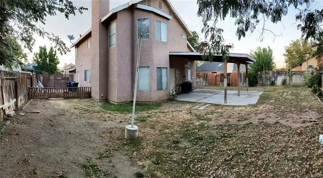 a view of a house with a backyard