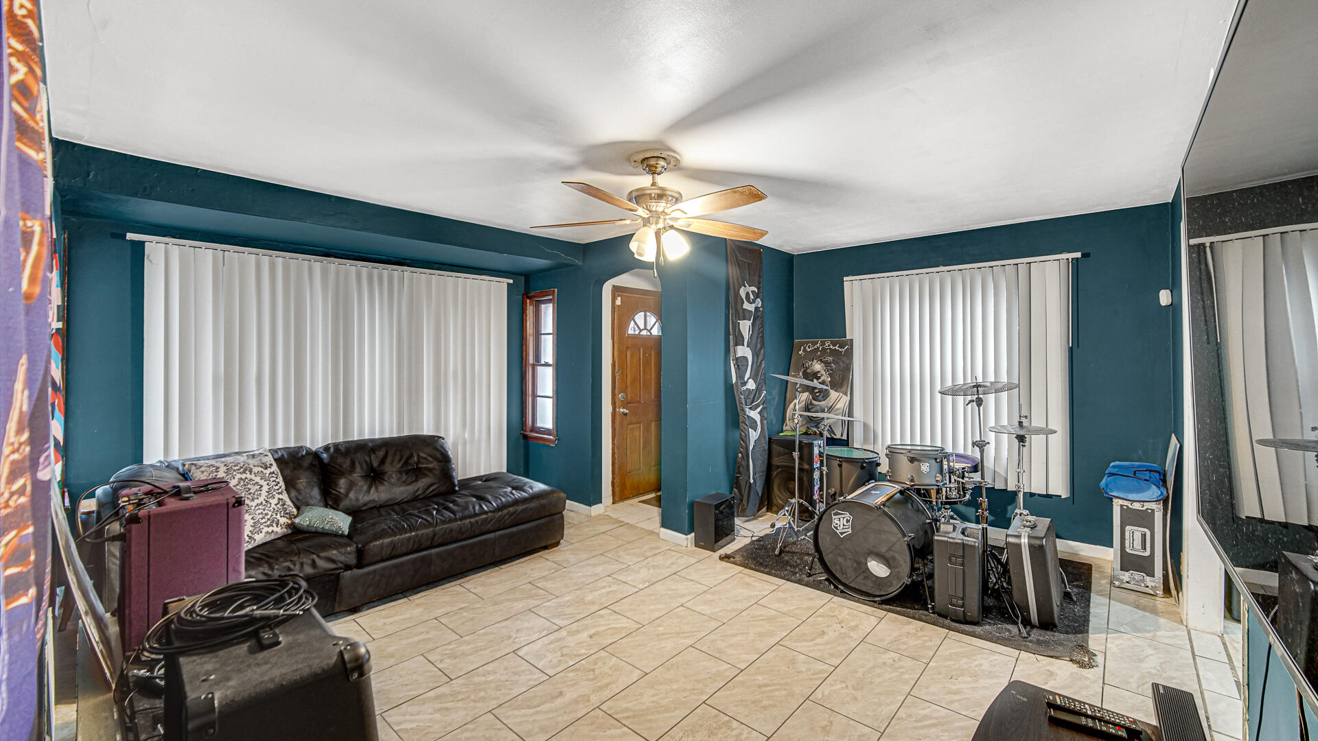 631 141st Street Hammond, IN 46327 - Photo 3 of 24