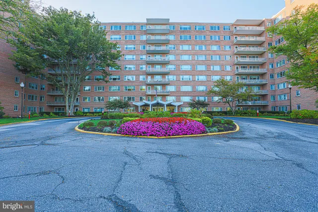 a view of a workspace with furniture