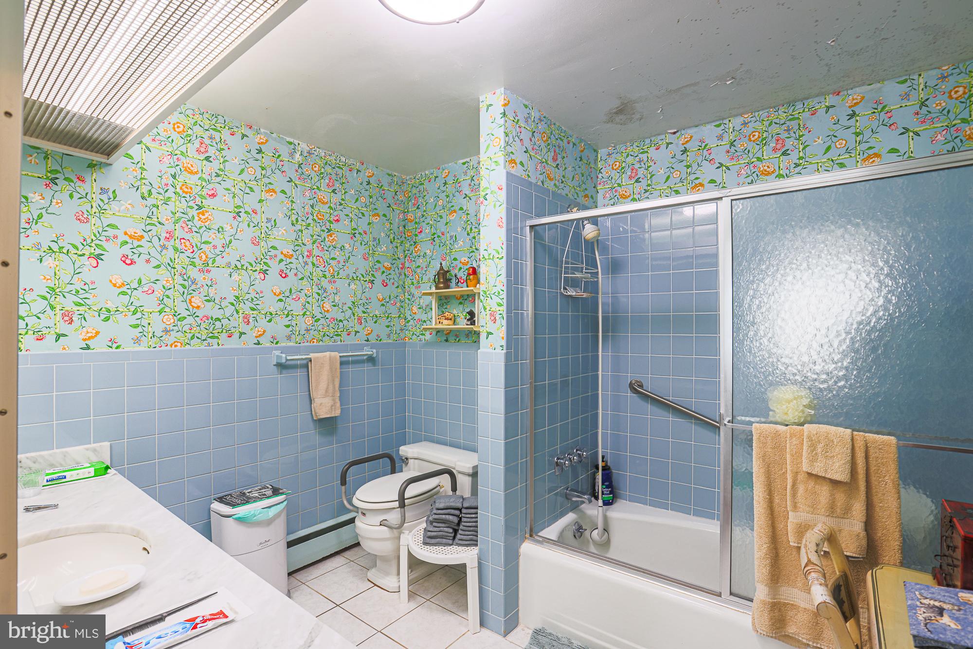 11 Slade Avenue, Unit 412 Baltimore, MD 21208 - Photo 24 of 37 Primary full bath