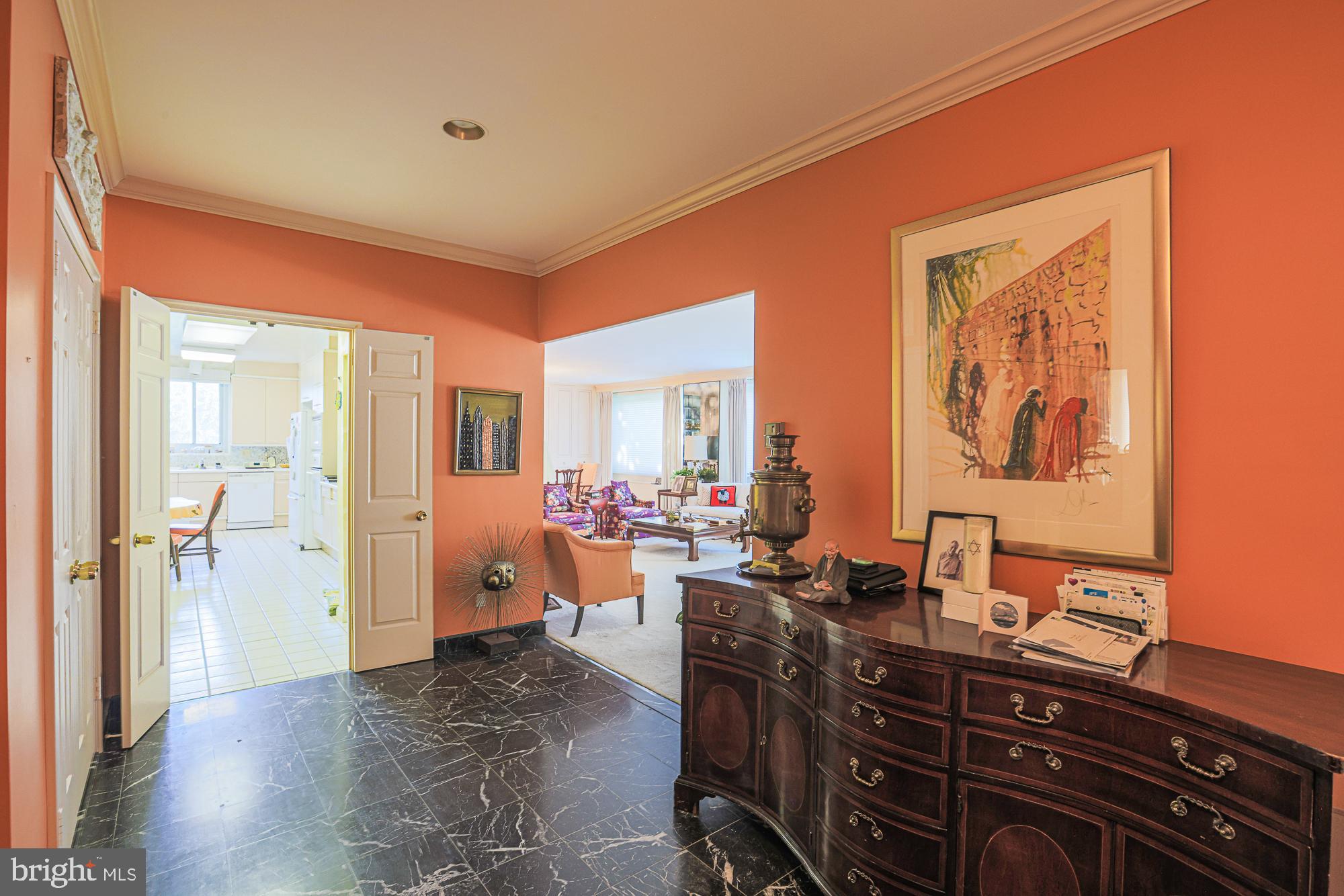 11 Slade Avenue, Unit 412 Baltimore, MD 21208 - Photo 3 of 37 Spacious foyer