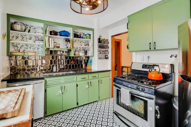 $275,000 | 315 Liberty Street, West Dundee, IL 60118