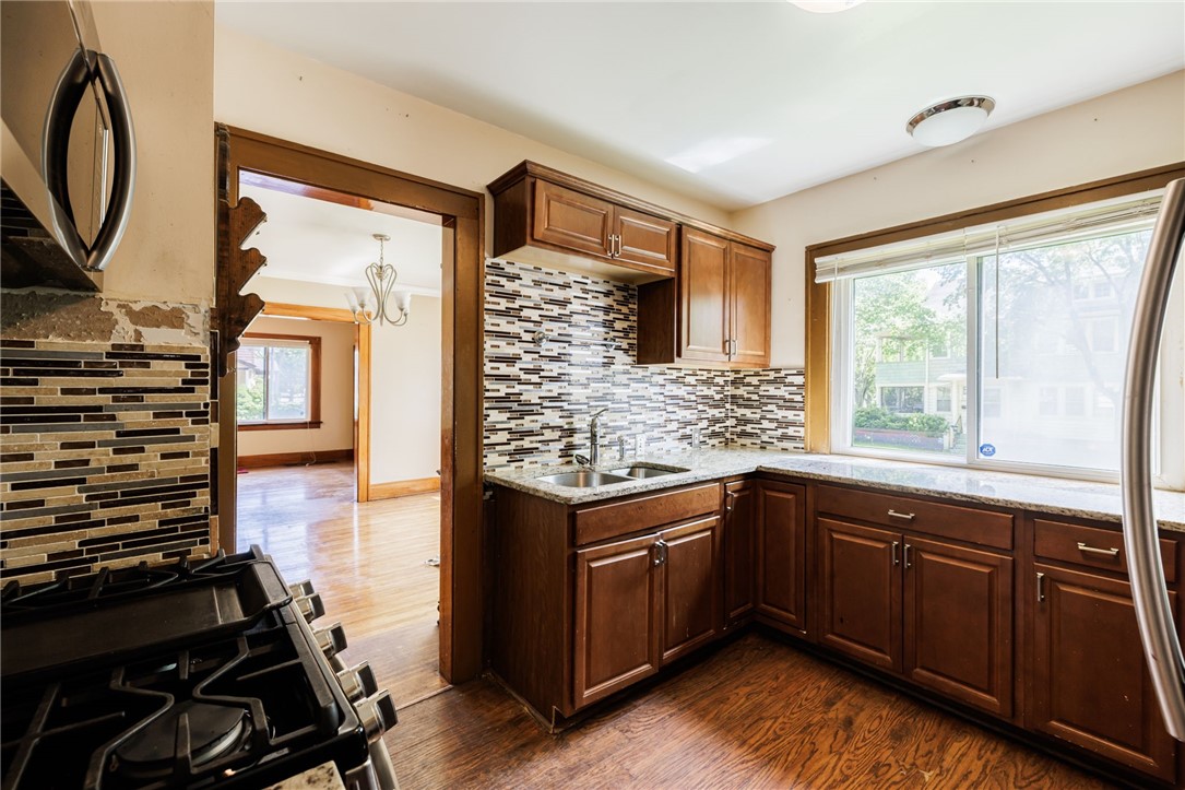 81 Gillette Street Rochester, NY 14619 - Photo 5 of 42