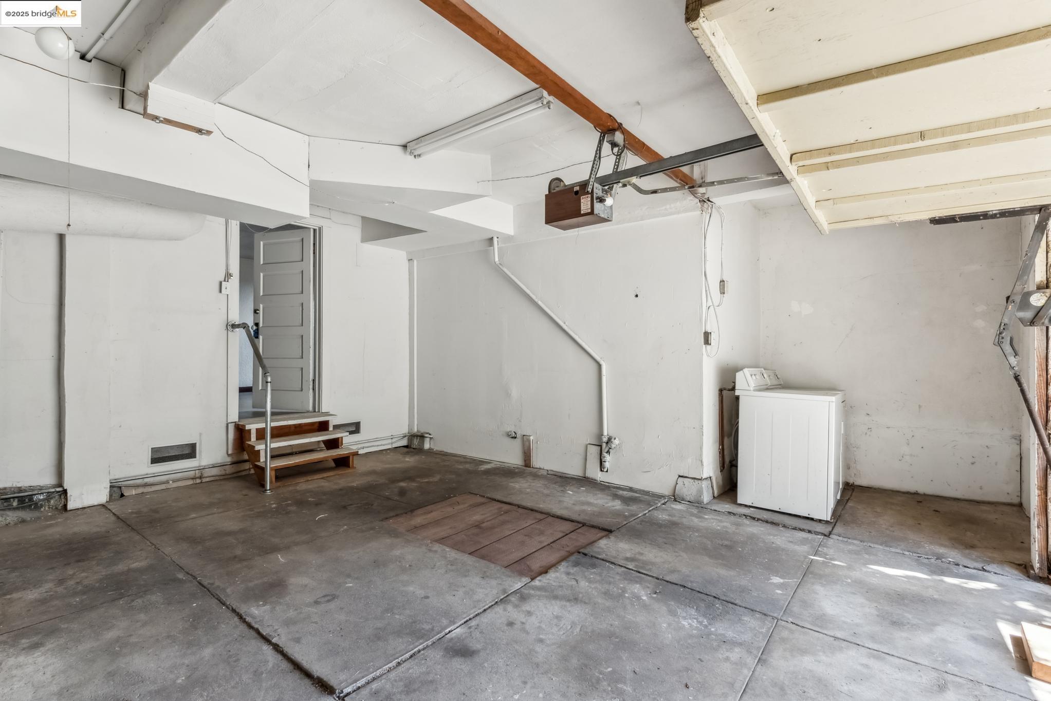 Undisclosed Address Oakland, CA 94610 - Photo 33 of 34 a view of a room with gym equipment