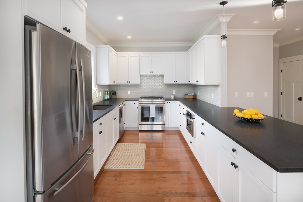 18 Abbey Road, Unit 18 Sherborn, MA 01770 - Photo 3 of 7 Gallery Image 3
