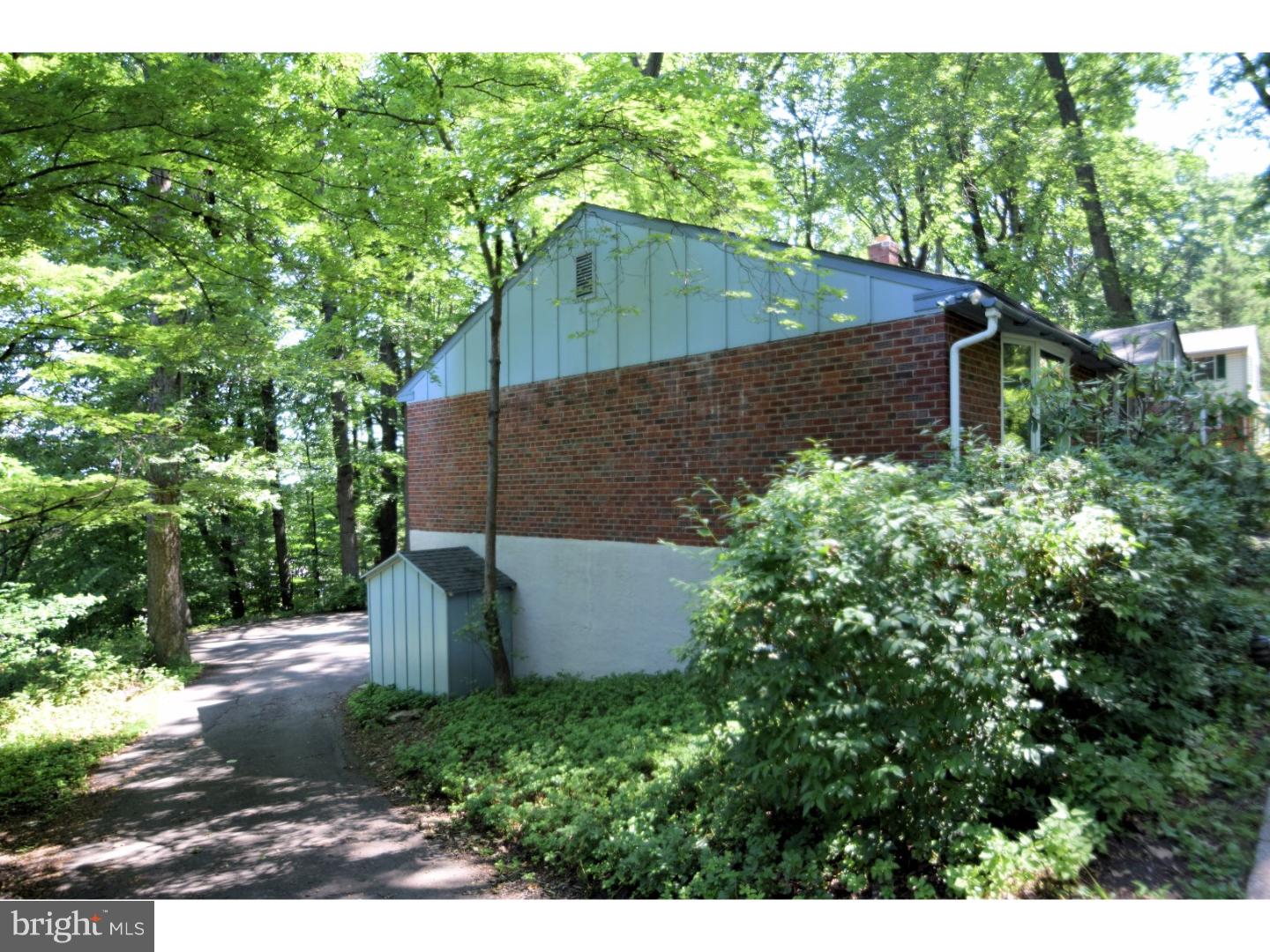 565 Forest Road Wayne, PA 19087 - Photo 2 of 25
