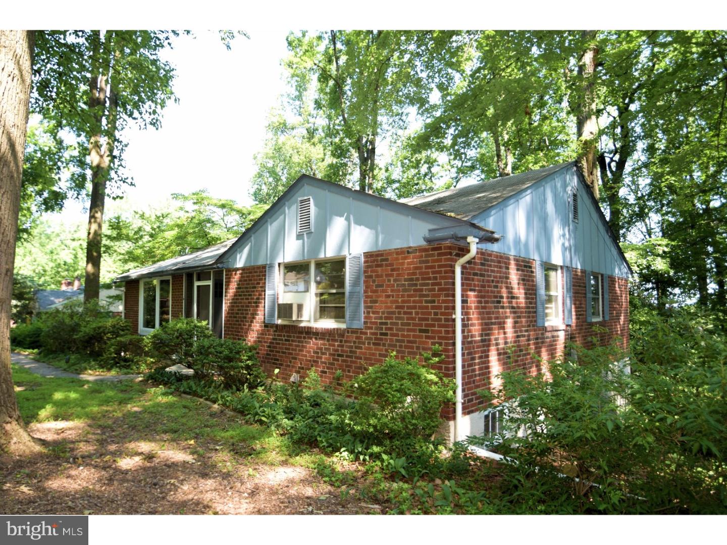 565 Forest Road Wayne, PA 19087 - Photo 3 of 25