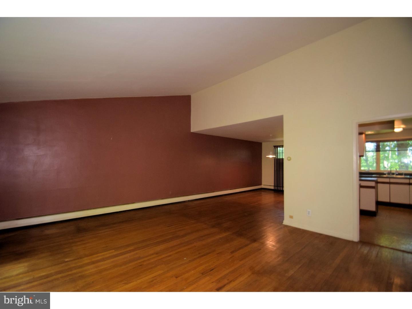 565 Forest Road Wayne, PA 19087 - Photo 4 of 25