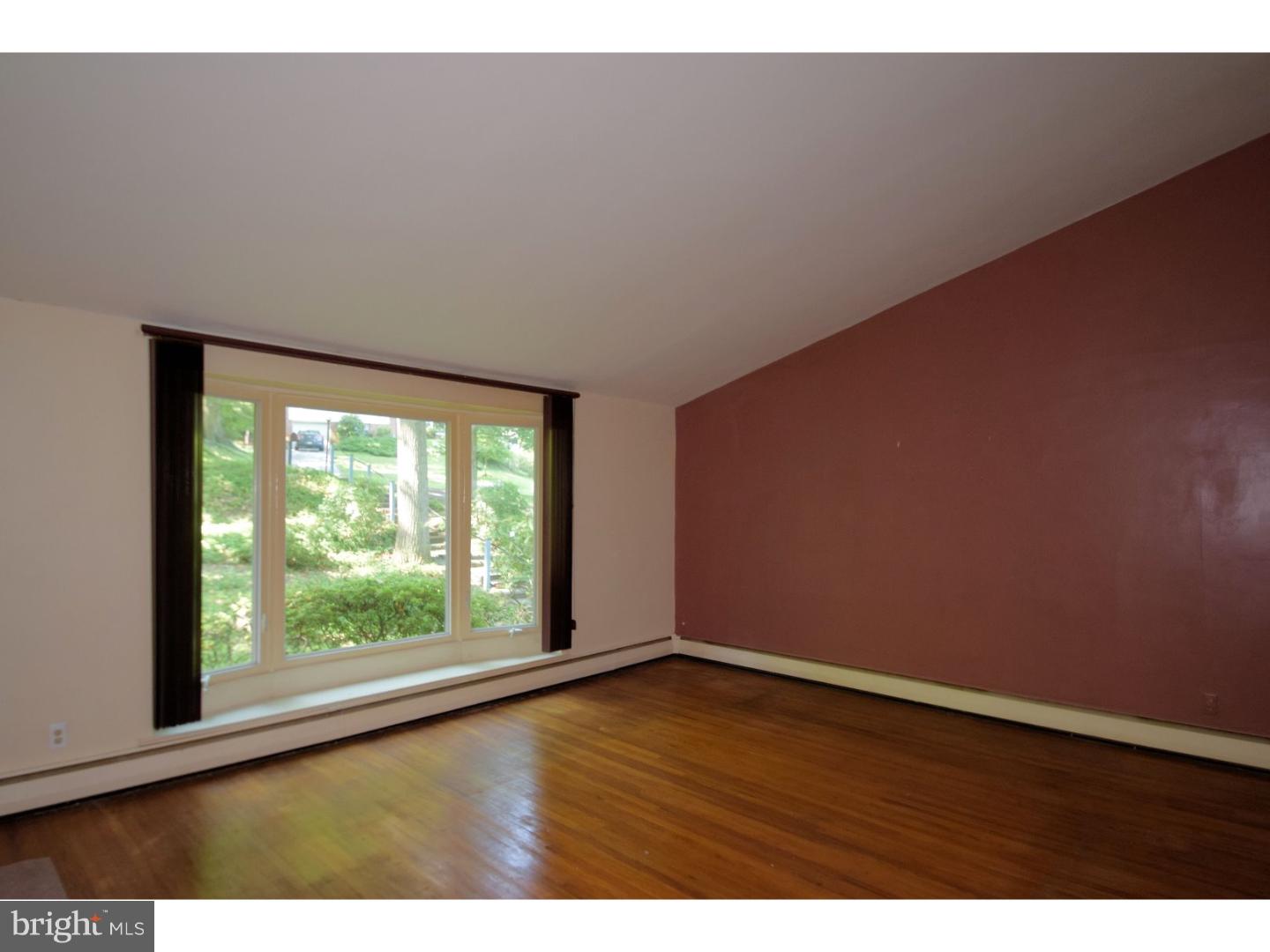 565 Forest Road Wayne, PA 19087 - Photo 5 of 25