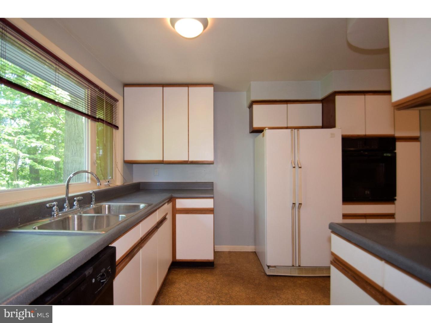 565 Forest Road Wayne, PA 19087 - Photo 8 of 25