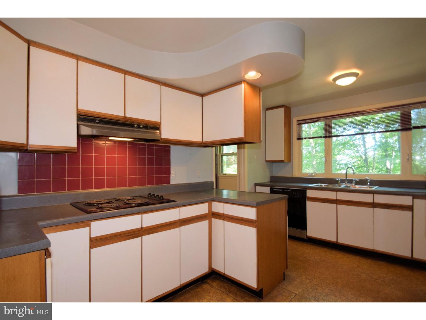 565 Forest Road Wayne, PA 19087 - Photo 10 of 25