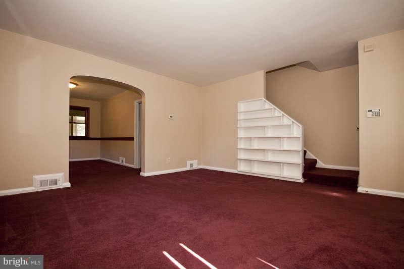 5912 Yorkwood Road Baltimore, MD 21239 - Photo 3 of 24 Living Room
