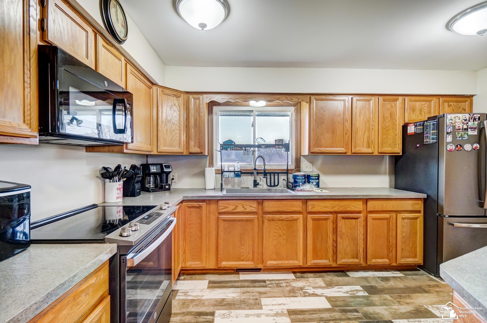 831 Newport Road Carleton, MI 48117 - Photo 7 of 38 50131477-b3830063-8f09-4d1f-9dff-bfddc83d2995.JPG