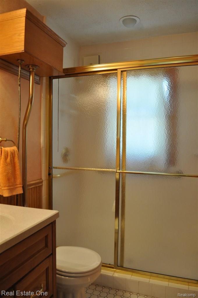 10804 Quirk Road Belleville, MI 48111 - Photo 19 of 25 1st Floor Full Bath