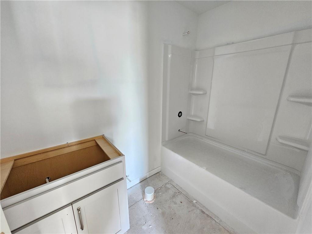 30 Silverleaf Trail Bethlehem, GA 30620 - Photo 36 of 55 a bathroom with a bathtub