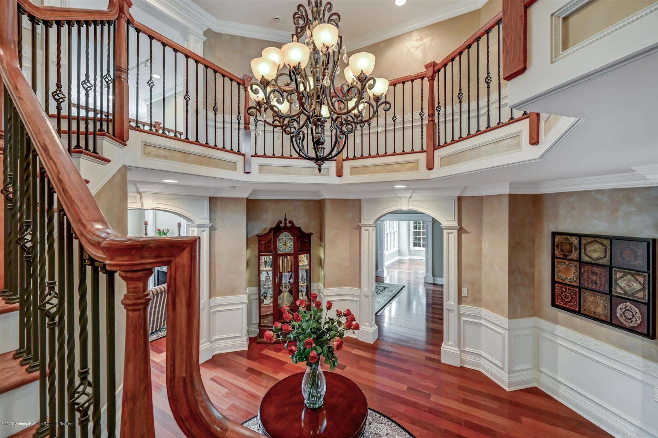 8 Maple Leaf Drive Holmdel, NJ 07733 - Photo 18 of 74 Staircase
