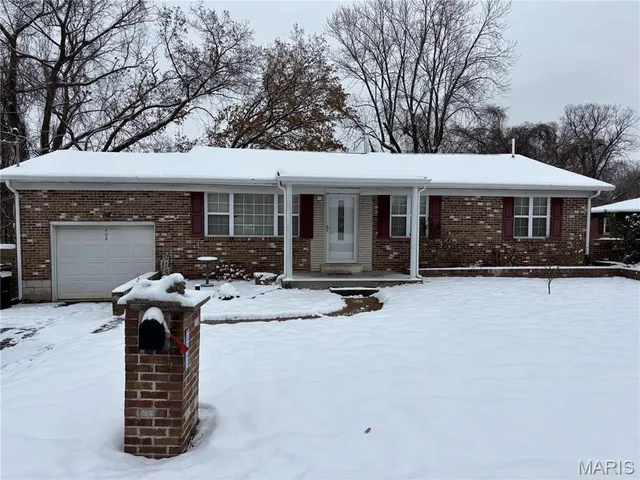 $175,000 | 208 Hillwood Drive, Belleville, IL 62223