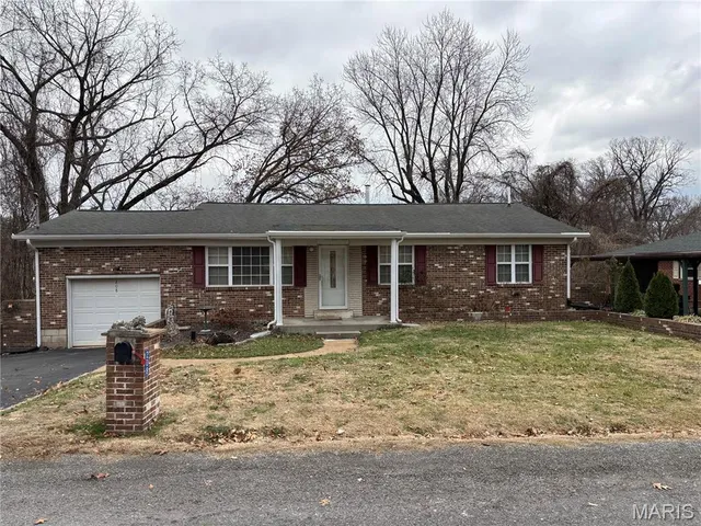 $175,000 | 208 Hillwood Drive, Belleville, IL 62223