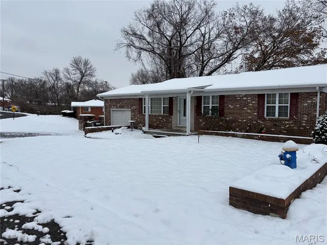 $175,000 | 208 Hillwood Drive, Belleville, IL 62223