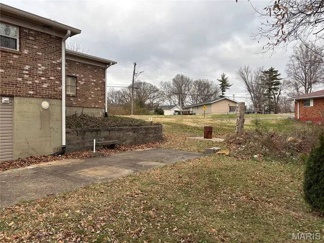 $175,000 | 208 Hillwood Drive, Belleville, IL 62223