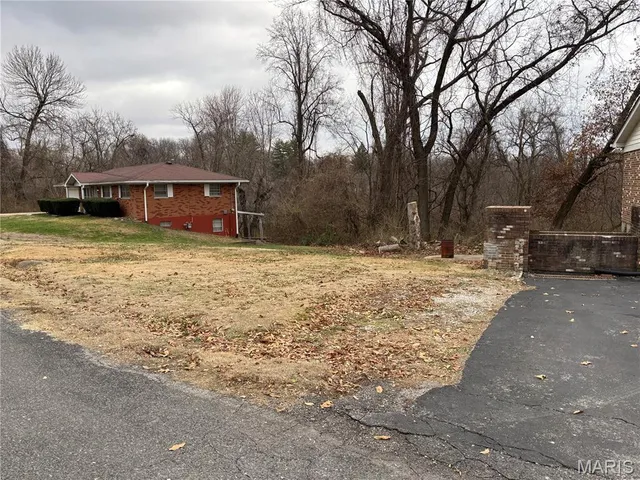 $175,000 | 208 Hillwood Drive, Belleville, IL 62223