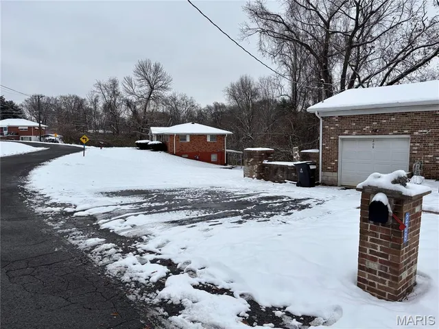 $175,000 | 208 Hillwood Drive, Belleville, IL 62223