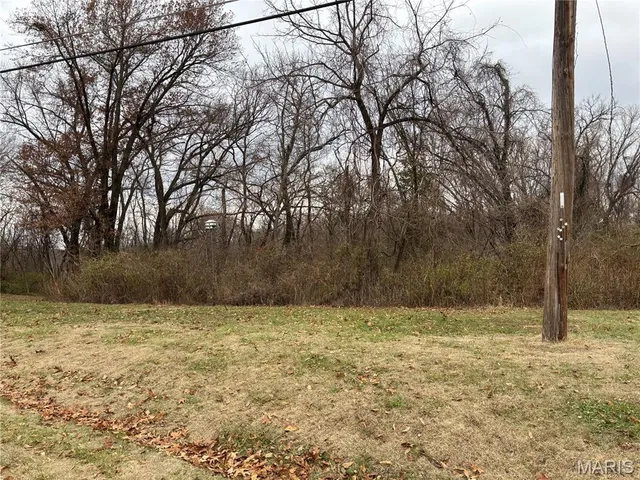 $175,000 | 208 Hillwood Drive, Belleville, IL 62223