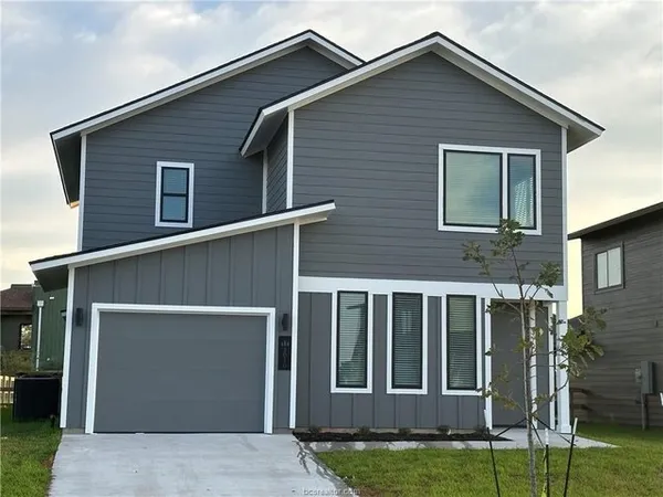 a view of front of house with a yard