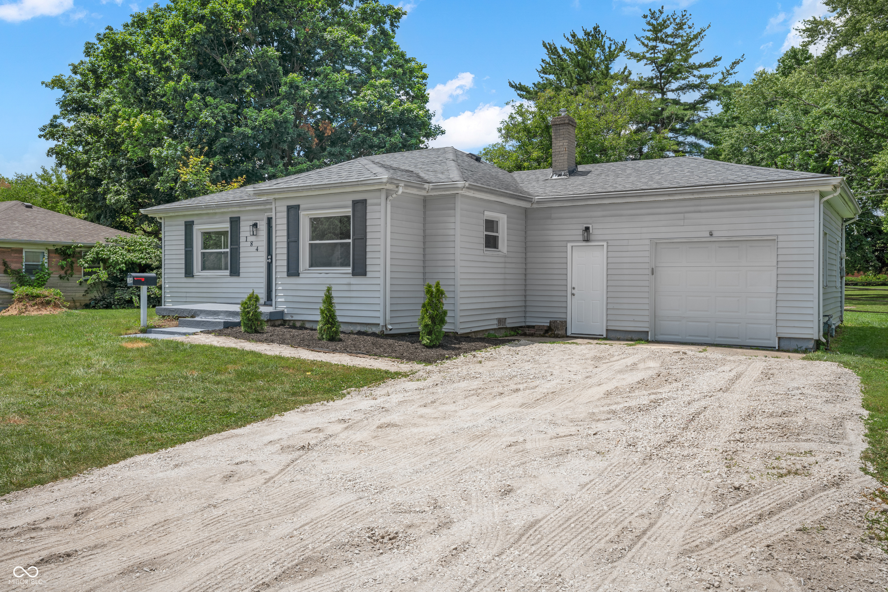 184 North Post Road Indianapolis, IN 46219 - Photo 3 of 23 Gallery Image 3
