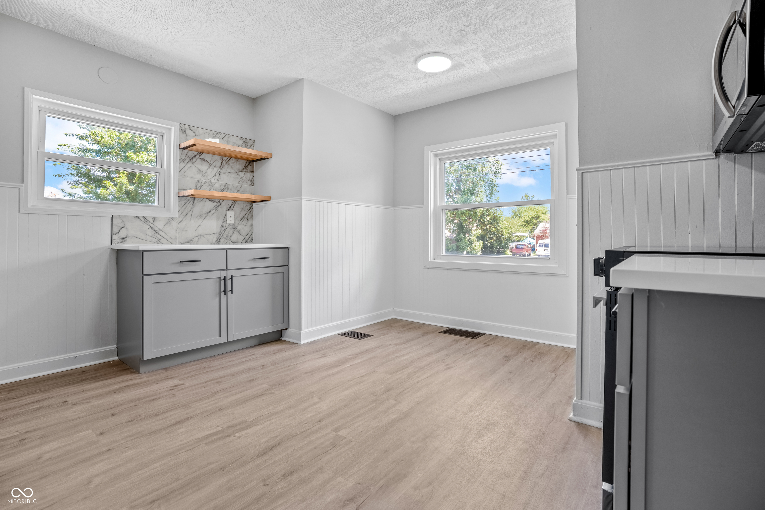 184 North Post Road Indianapolis, IN 46219 - Photo 7 of 23 Gallery Image 7