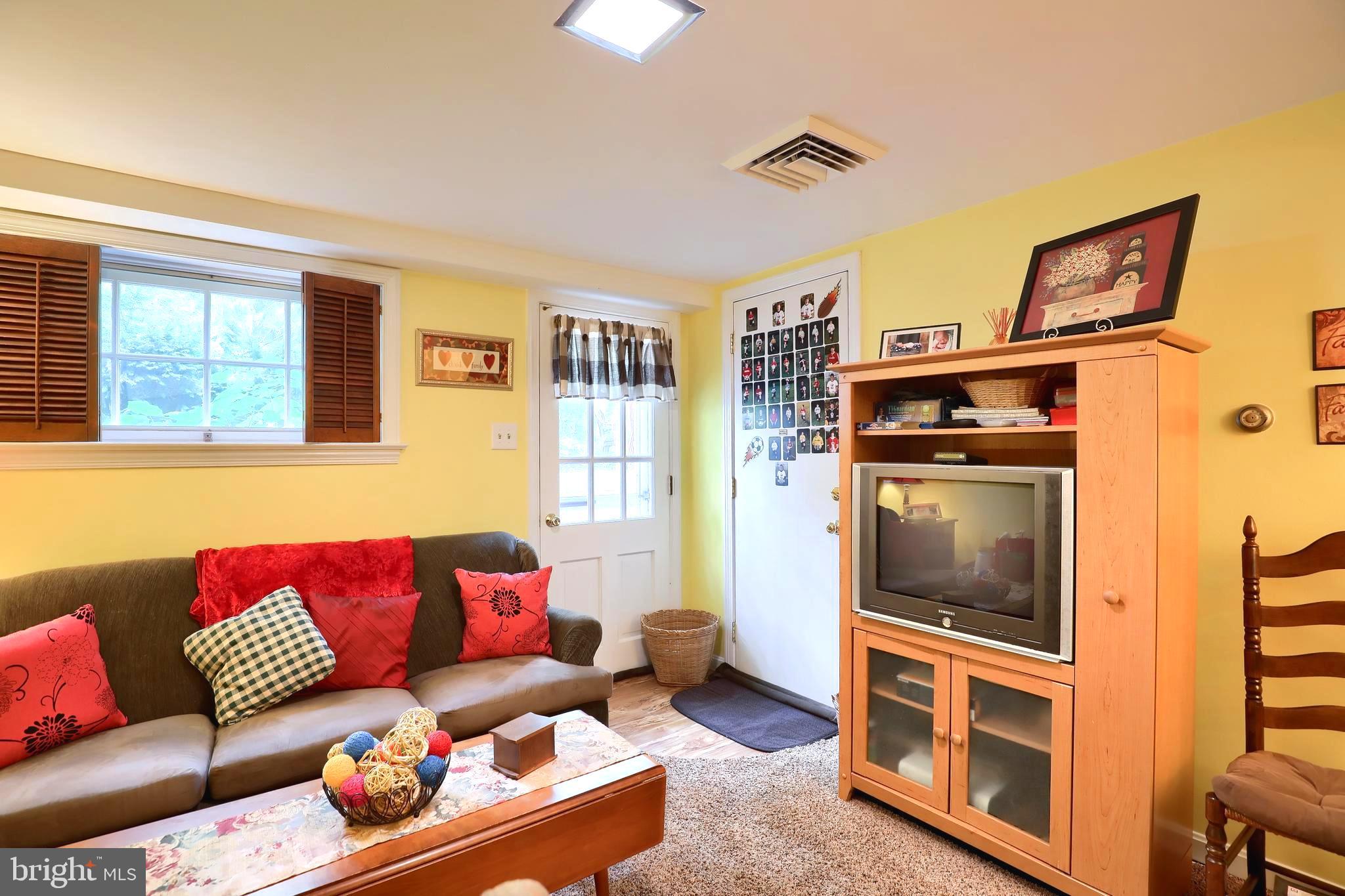 990 Corvair Road Lancaster, PA 17601 - Photo 31 of 36 Den Area
