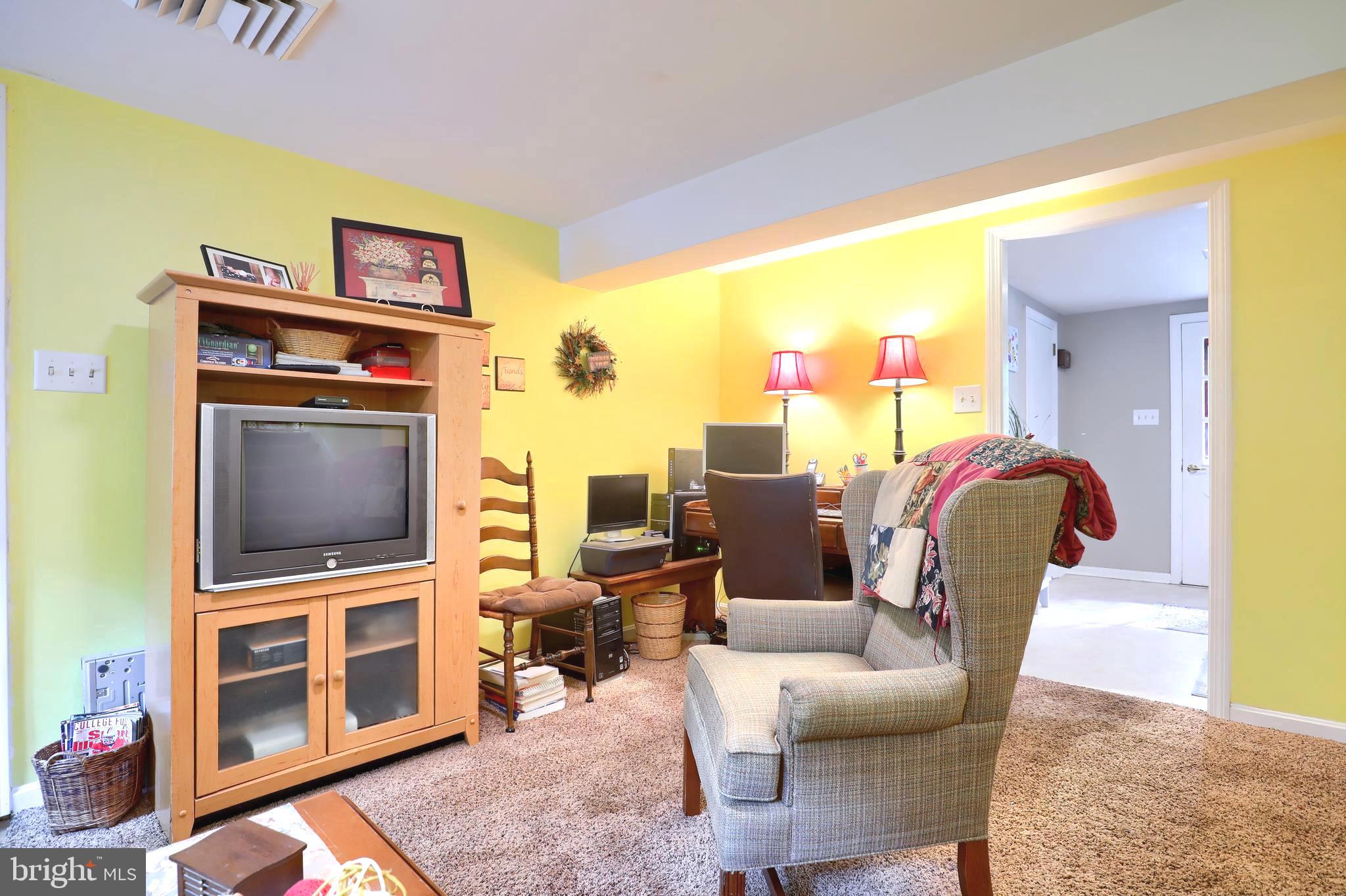 990 Corvair Road Lancaster, PA 17601 - Photo 33 of 36 Den Area
