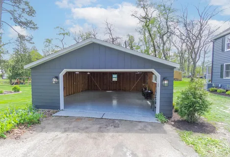 $895,000 | 225 Waubun Drive, Fontana, WI 53125