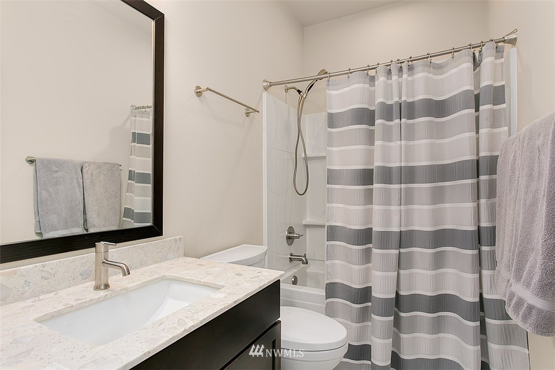 5122 Northeast 2nd Court Renton, WA 98059 - Photo 4 of 24