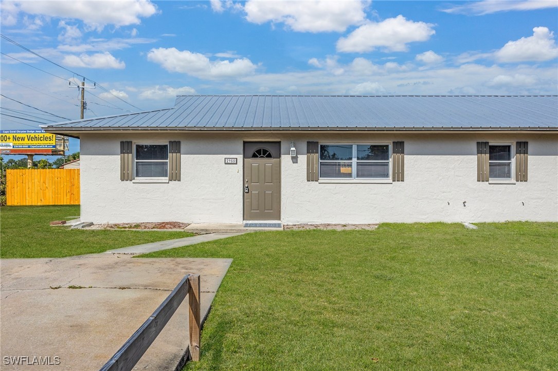 12955 First Street Fort Myers, FL 33905 - Photo 21 of 48 a backyard of a house with garden and plants