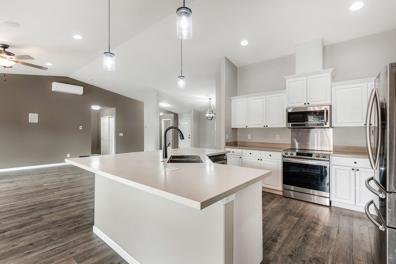21305 Southwest Gift Road Bend, OR 97703 - Photo 14 of 46 Kitchen