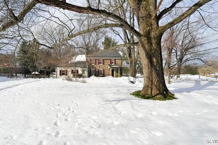 2590 Black River Road Bethlehem, PA 18015 - Photo 4 of 39 Gallery Image 4