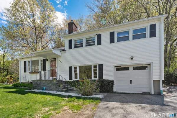 $399,900 | 863 Whittemore Road, Middlebury, CT 06762