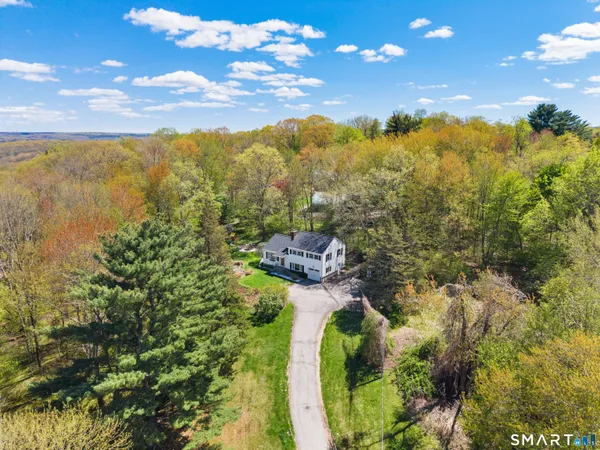 $399,900 | 863 Whittemore Road, Middlebury, CT 06762