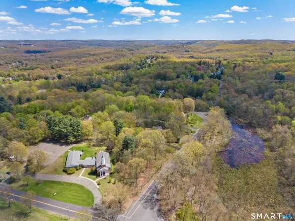 $399,900 | 863 Whittemore Road, Middlebury, CT 06762