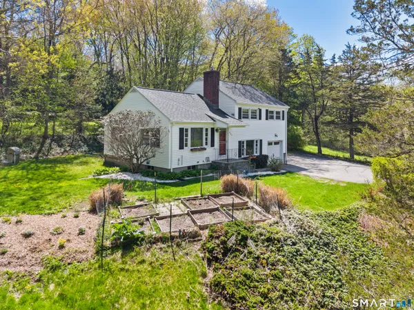 $399,900 | 863 Whittemore Road, Middlebury, CT 06762