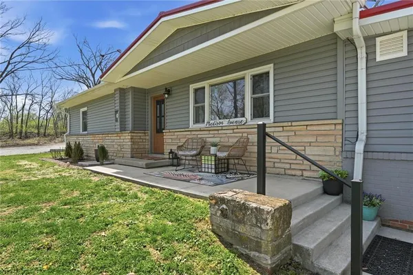 $290,000 | 309 North Madison Avenue, Knob Noster, MO 65336